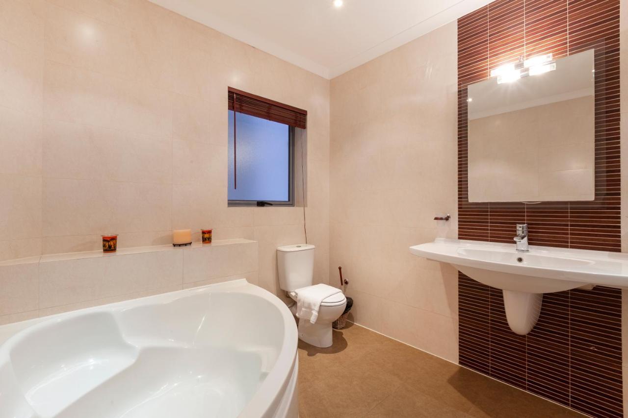 Spacious Seafront Apt With Living, Sofa, Wifi & Ac By 360 Estates سليمة المظهر الخارجي الصورة